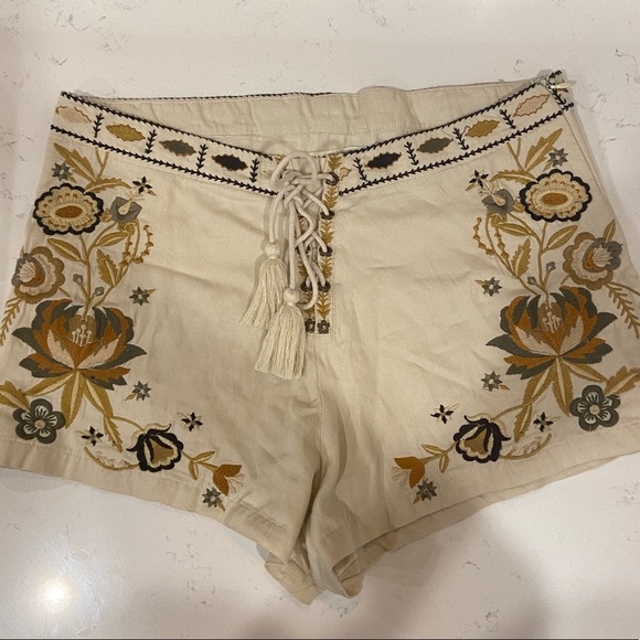 ✨ S O L D ✨ Spell and the Gypsy Hacienda Shorts - Picture 6 of 7